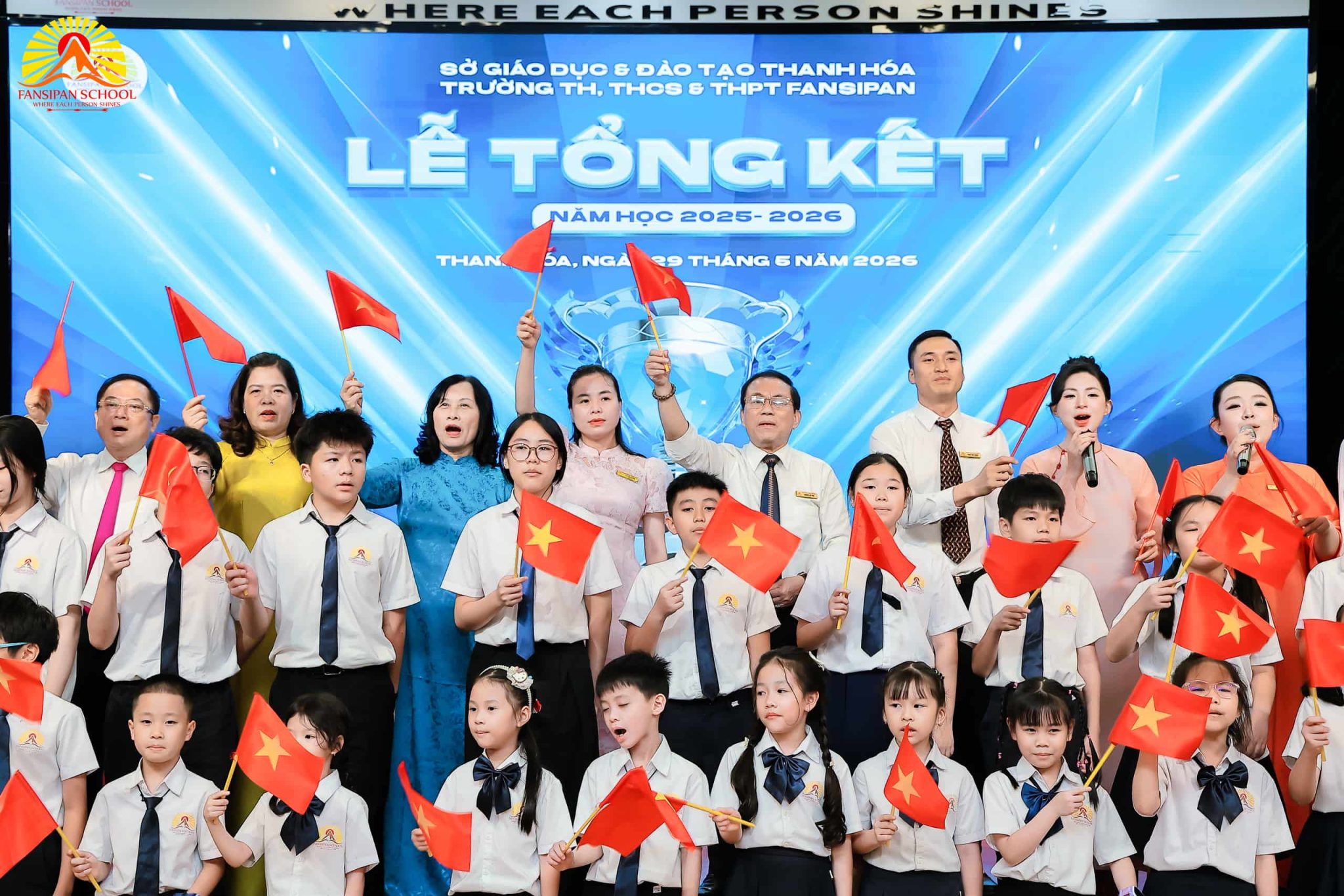 CÓ NHỮNG HÀNH TRÌNH KHÔNG KHÉP LẠI – CHỈ TIẾP TỤC TỎA SÁNG
