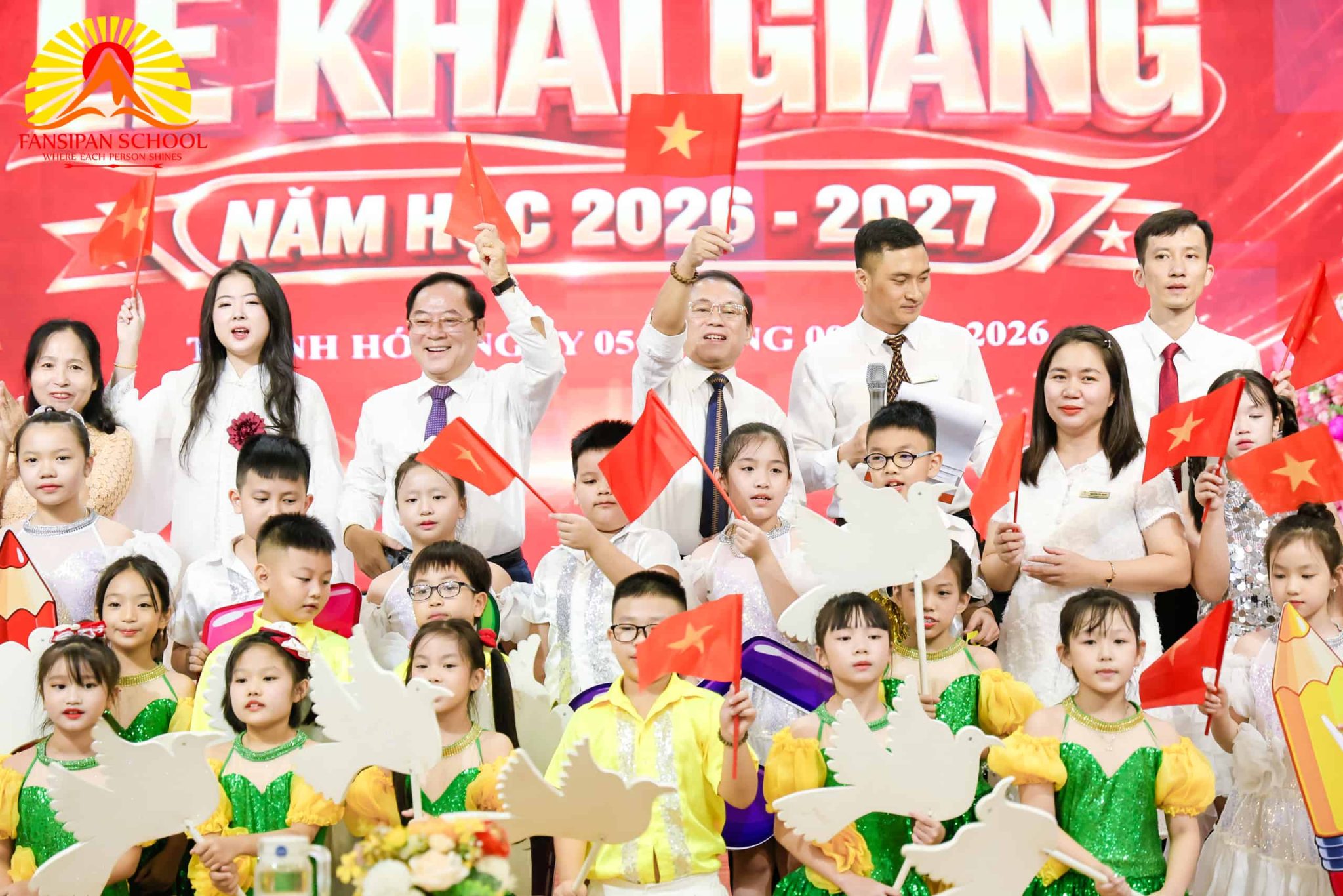 CHÀO FANSIPAN 7 TUỔI – HƠN 1000 FANSERS – SẴN SÀNG CHO MỘT CHẶNG ĐƯỜNG RỰC RỠ!