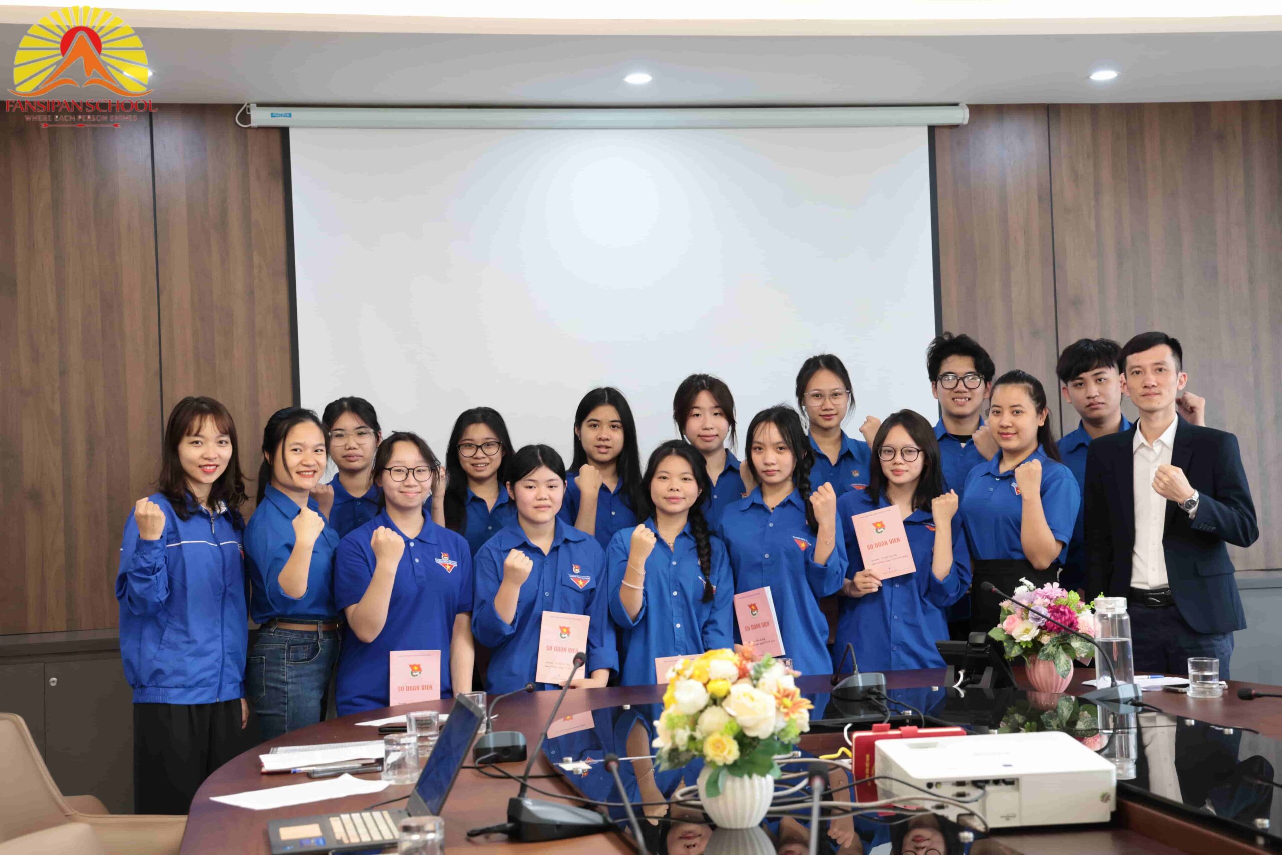 [CHI ĐOÀN TRƯỜNG TH, THCS&THPT FANSIPAN] LỄ KẾT NẠP ĐOÀN VIÊN MỚI NĂM 2025