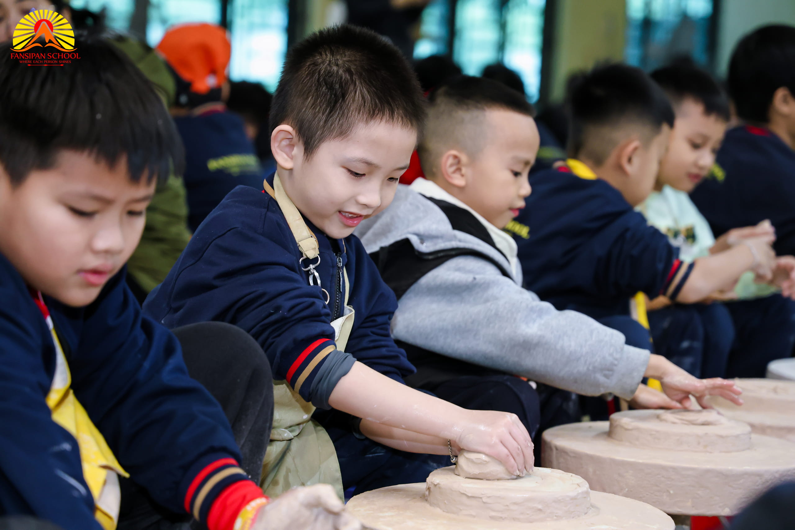 HÀNH TRÌNH NGƯỢC DÒNG THỜI GIAN – KHI LỊCH SỬ THỨC GIẤC TRONG MỖI BƯỚC CHÂN FANSERS