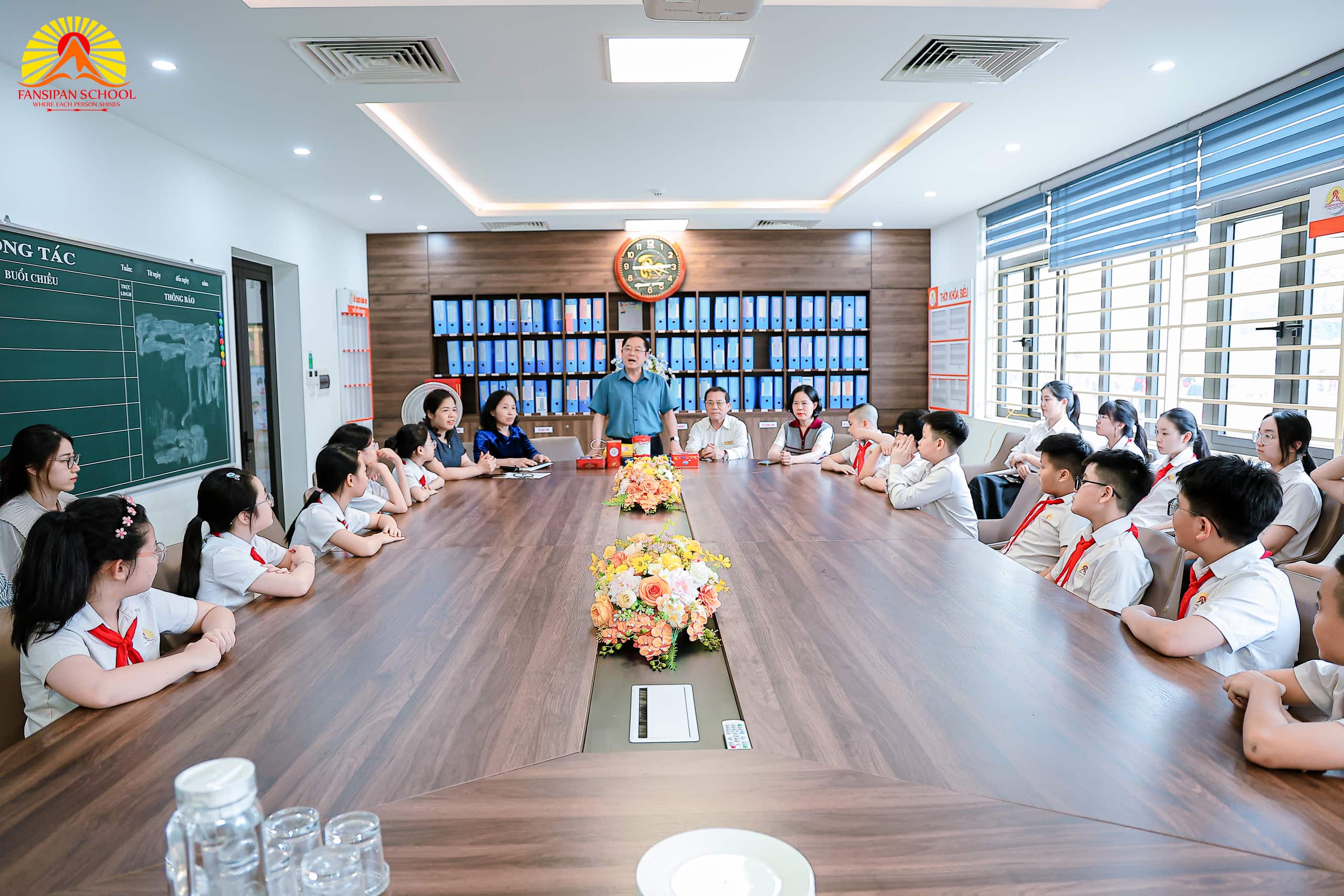 BUỔI GẶP GỠ ẤM ÁP GIỮA NHỮNG GIỜ ÔN LUYỆN MIỆT MÀI