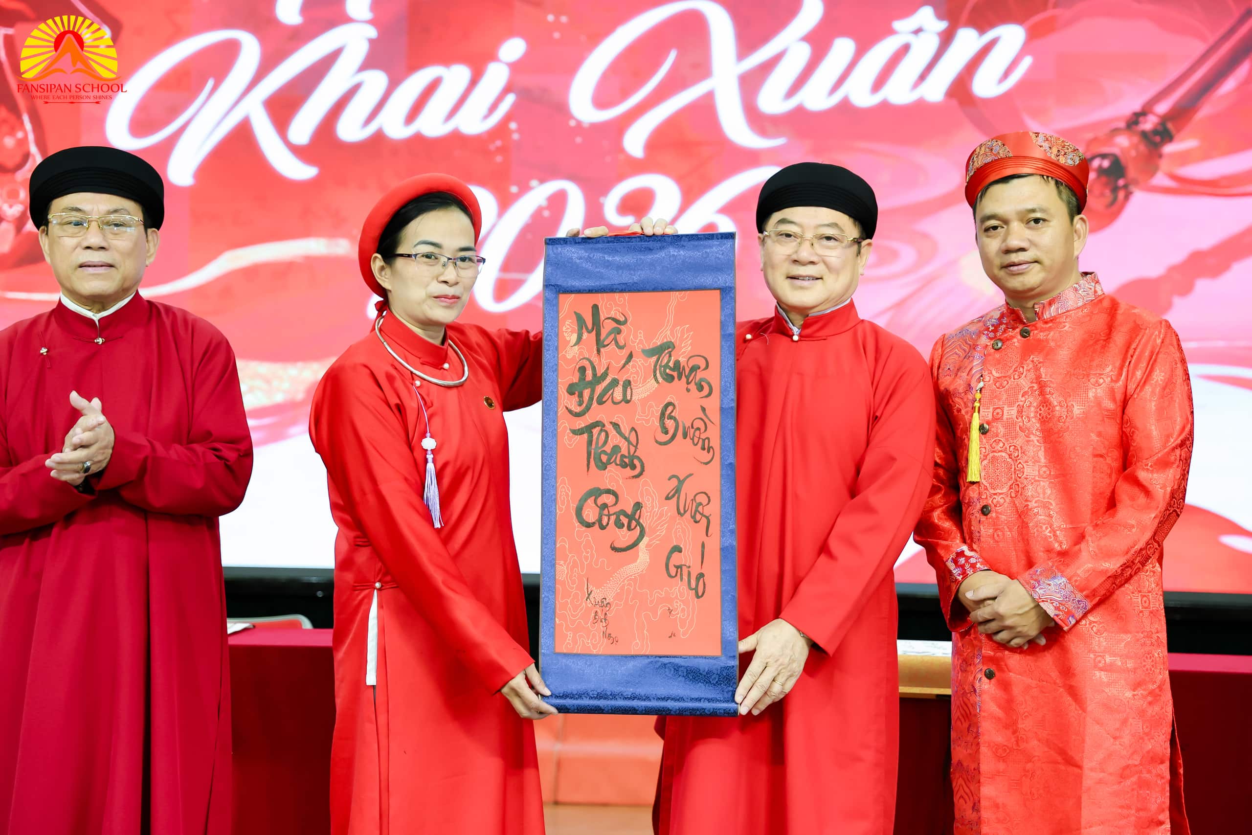 HỌA BÚT KHAI XUÂN – THUẬN BUỒM XUÔI GIÓ, MÃ ĐÁO THÀNH CÔNG