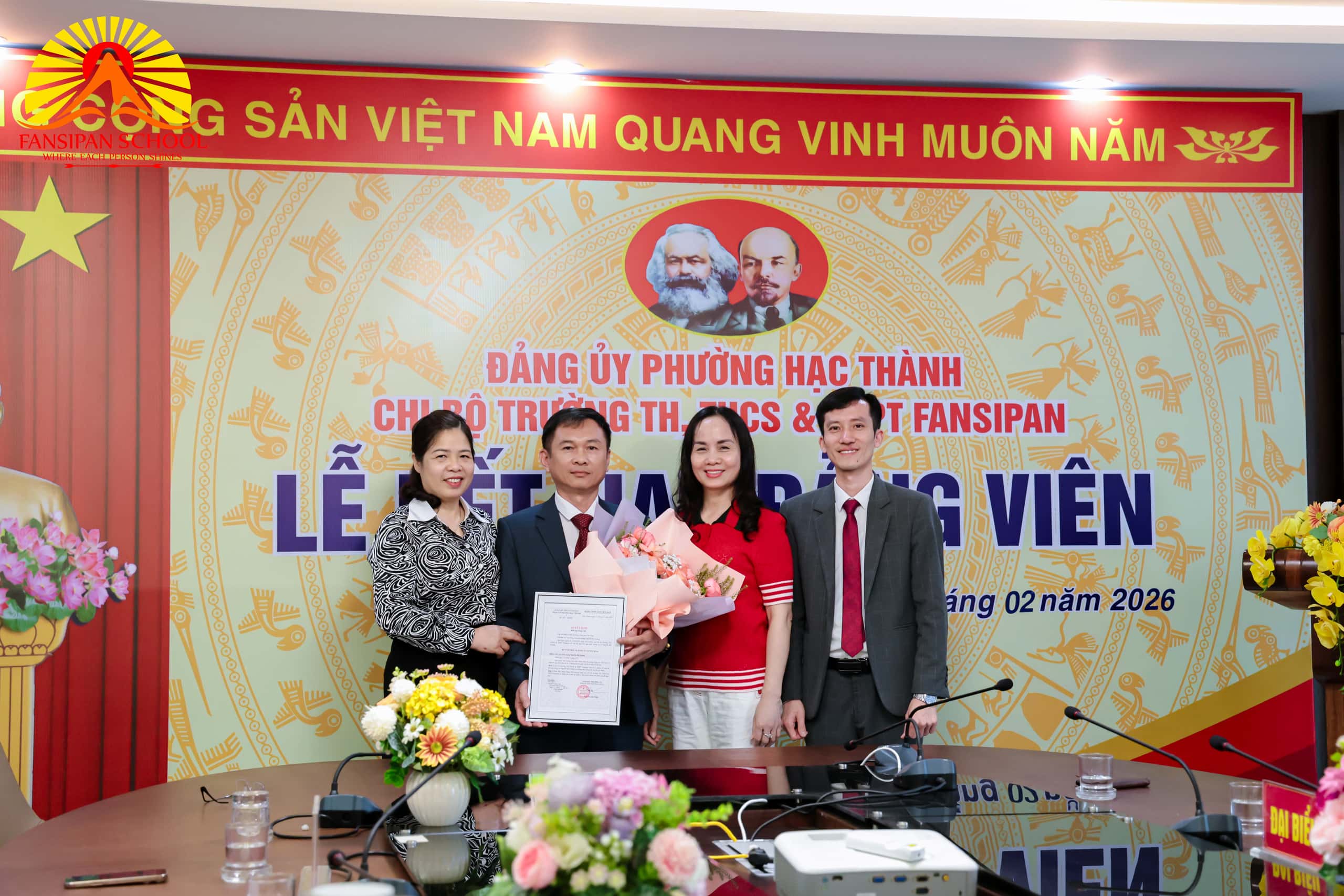 LỄ KẾT NẠP ĐẢNG VIÊN MỚI & TRAO QUYẾT ĐỊNH CÔNG NHẬN ĐẢNG VIÊN CHÍNH THỨC